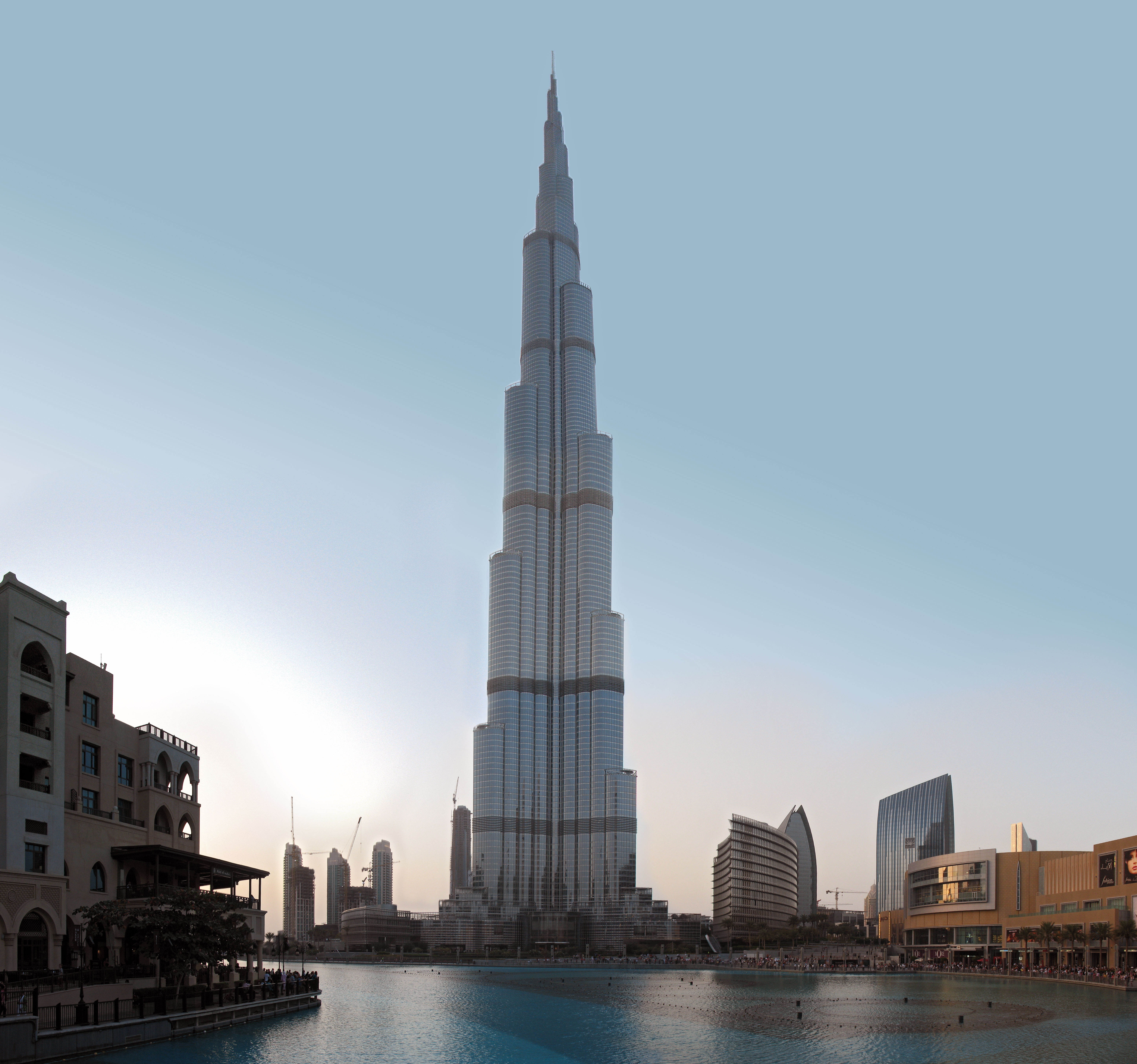 Бурч халифа. Небоскрёб Бурдж-Халифа в Дубае. Дубай здание Бурдж Халифа. Бурдж-Халифа (828 м). Дубай, ОАЭ. Башня Бурдж-Халифа (Дубай, ОАЭ, Архитектор Эдриан Смит).